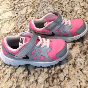 Toddler 9.5 Nike shoes